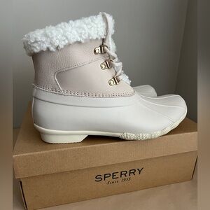 Women’s Sperry Cream and Beige Fur-Lined Boots (Brand New) - Size 9